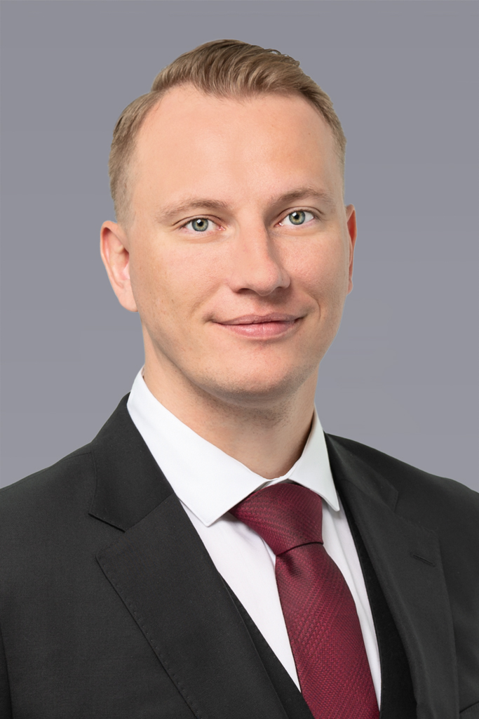 ThomasDeneka_Headshot_w